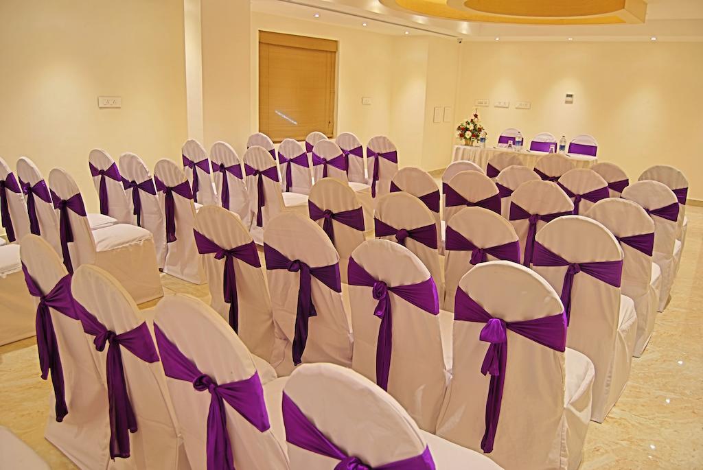 Poppys Anukula Residency Велор Екстериор снимка