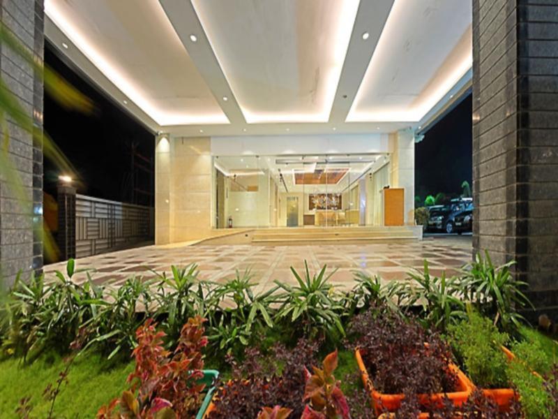 Poppys Anukula Residency Велор Екстериор снимка