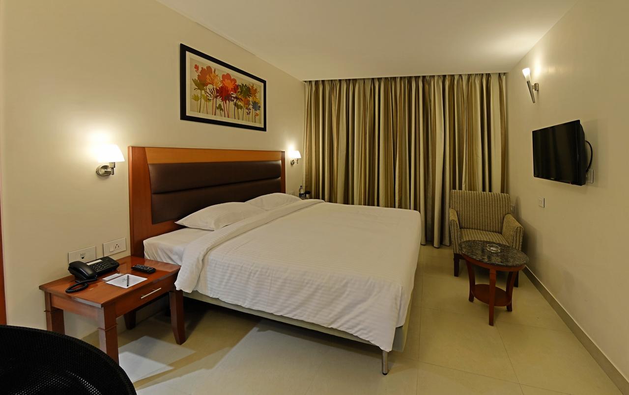 Poppys Anukula Residency Велор Екстериор снимка